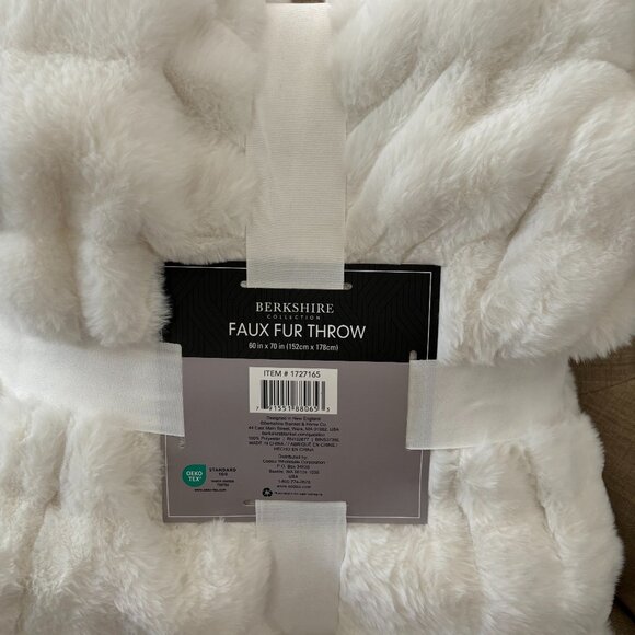 Brand New Berkshire Collection Faux Fur Throw Blanket White – 60 x 70 inches - Picture 2 of 2
